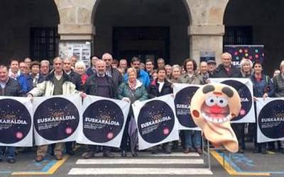 Bergarako erretiratuen eta pentsiodunen asanbladak Euskaraldiarekin bat egin dute gaur