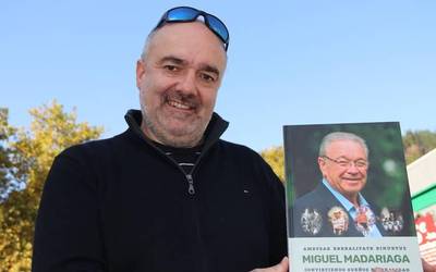 Yon Suinaga: "Madariagari aitortza txiki bat da liburu hau"