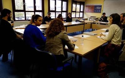 Hazilan: Goi mailako ikasketekin lana topatu ezinik dabiltzanei laguntzeko programa