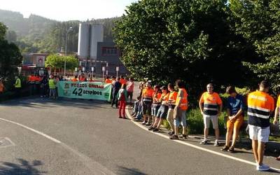 Greba mugagabea hasi dute Fosecoko langileek
