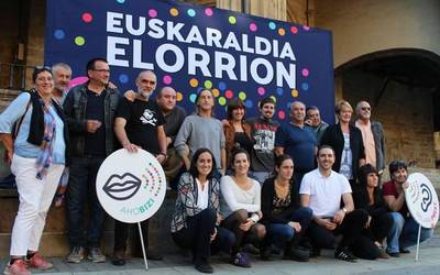 350 elorriarrek jada eman dute izena Euskaraldirako, eta 'ahobizi' eta 'belarriprest' gehiagoren bila doaz