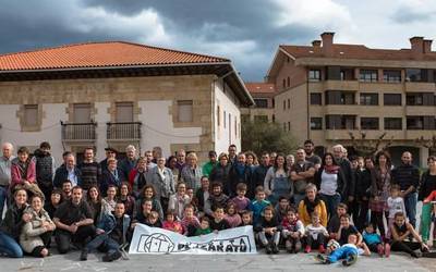 Iurreta Plazaratu dinamika sortu du herritar talde batek, "herria biziberritzeko beharra" ikusita