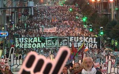 Urtarrilaren 12ko Bilboko manifestaziora autobusez joateko izena eman daiteke dagoeneko
