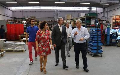 Sammic enpresa bisitatu dute aldundiko ordezkariek, gastronomia 4.0 industria gehiago ezagutzeko