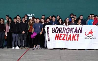 Ikasle Abertzaleek 30 urte, «borrokan heziak»