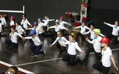 Gabonen atarian jaialdia egin dute Iraurgiko ikasleek