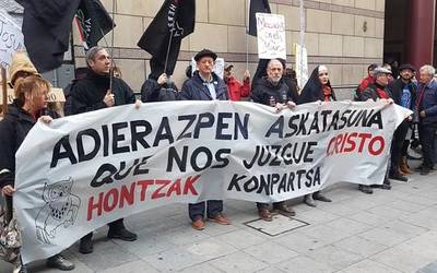 Denaren gainetik, umorea eta adierazpen askatasuna
