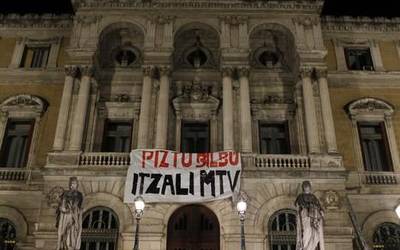 Politika interesen gatazka da eta argi dago nork eta norentzat agintzen duen Bilbon