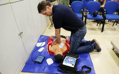 Getxoko Udalak 23 desfibriladore ditu bere instalazioetan
