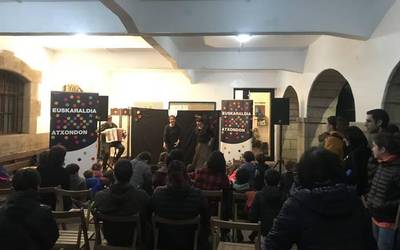 Ipuin kontaketa musikatu bategaz amaiera eman diote Euskaraldiari Atxondon