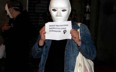Durangoko neska gazte bik eraso sexistak salatu dituzte