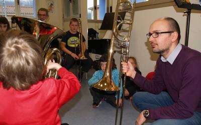 Musika eta dantza eskolako zuzendaritza batzordea parte-hartzaileagoa