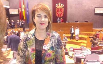 Ainhoa Aznarez parlamentuko presidentetzatik kanpo gera liteke talde parlamentariotik "kanporatu" ondoren