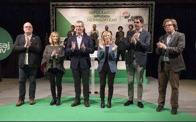 Foru hauteskundetarako hautagaitzak aurkeztu ditu EAJk