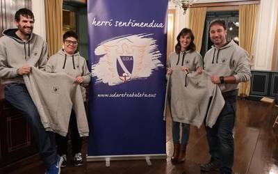 Esklerosi Anizkoitza dutenei lagundu guran