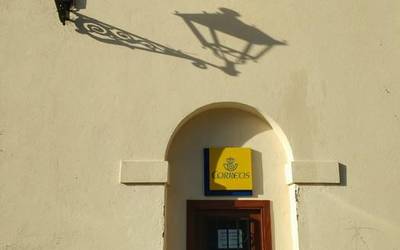 Ezezagunak sartu dira Artziniegako Correos zerbitzuko bulegoan, baina ez dute ezer eraman