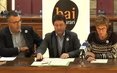 Bai Euskarari ziurtagiriaren hitzarmena berritu  dute Zarauzko Udalak eta herriko 32 entitatek.