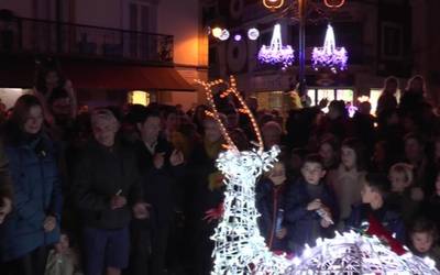 Gabonetako argiak piztu dira Zarautzen