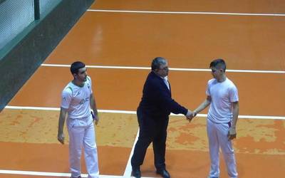 Herriaren taldeko hiru pelotari sailkatu dira Arabako trinkete txapelketako finalerdietara