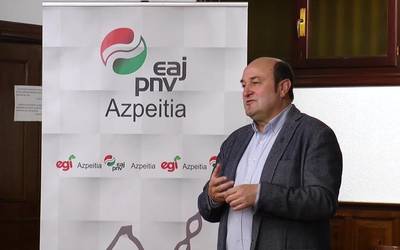 Andoni Ortuzarrek hitzaldia eskaini zuen batzokian