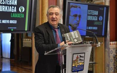 Jon Kortazar idazlearen 'Esteban Urkiaga ‘Lauaxeta’, el nuevo Odiseo” liburua aurkeztu dute
