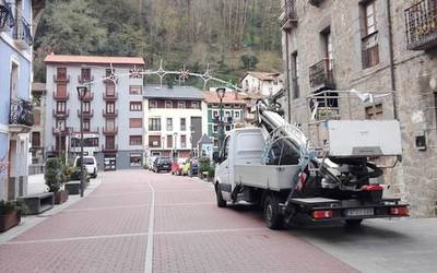 Eguaztenean piztuko dituzte