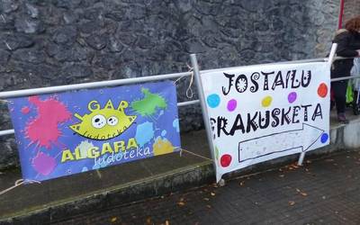 Jostailu erakusketa Aretxabaletako Algara ludotekaren eskutik