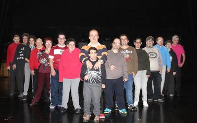 Jalguneko kideak: "Urduritasuna nabaritzen hasi gara, baina emanaldi polita aterako dela ziur gaude"