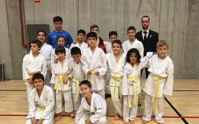 150 neska-mutiko elkartu dira Gabonetako karate txapelketan