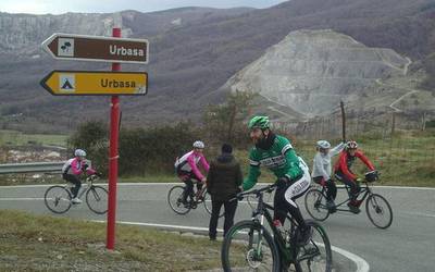 Denboraldiko azken pedalkadak Urbasara