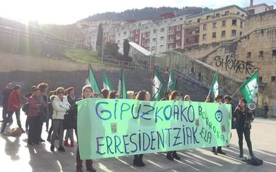 Greba eta elkarretaratzea egingo dituzte egoitzako langileek