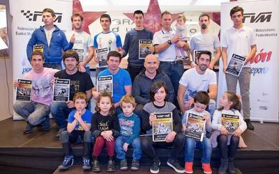 Urko Garmendiak eta Egoitz Peñagarikanok, txapeldunaren saria