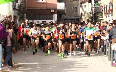 Laugarren urtez Kros Solidarioa egin zen Asteasun eta 100 parte-hartzailetik gora bildu ziren