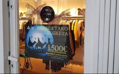 Azpeitiko dendetan gastatzeko 500 euroko hiru bono zozkatuko dituzte Erregetako Zozketan