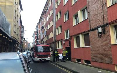 Etxean erori den pertsona bat erreskatatu dute suhiltzaileek Matienan