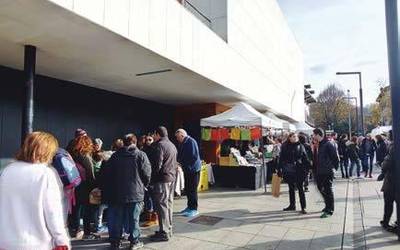 Bertako produktuen azoka Elizondoko plazan ilbeltzaren 5ean
