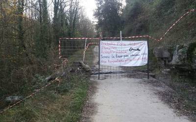 Mendeikako bidea auzolanean konpontzeari ekin diote, 60 urteko gatazka eta gero