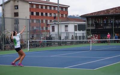 Tenis pistako estaldura jartzeko lan teknikoak abiatuko dituzte berehala