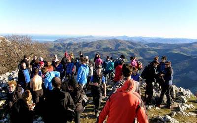 Urtea ondo amaitzeko eta berria hobeto hasteko irteerak antolatu ditu Lagun Onak MBk