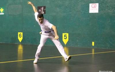 Gipuzkoako eskuz banakako finalak jokatuko dituzte bihar, Gurea pilotalekuan