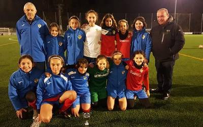 350 neskatila, Gabonetako futbol txapelketan