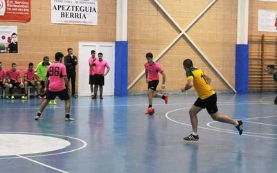 Erretiradi taldeak irabazi du Eguberrietako VIII. Areto Futbol Txapelketa