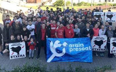 Aldarrikapenak eta kirolak bat egin dute preso eta iheslarien aldeko eskubaloi txapelketan