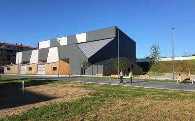 Bihartik aurrera salduko dituzte eskuz binakako partidarako sarrerak