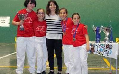 Gipuzkoako Gabonetako nesken pala txapelketa azkarra jokatuko da bihar Aitzurin