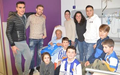 Realeko jokalariak Arrasateko ospitalean izan dira