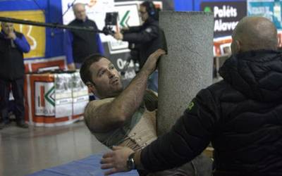 Imanol Albizu 'Goikoetxe'-k hirugarren egin du Gabonetako harri-jasotze kopan