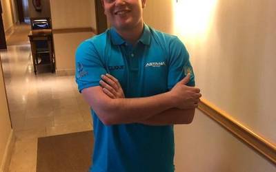 Ibai Jimenez masajista izagirretarrekin Astanara