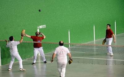 Bortz hirukote lehian hasiko dira Baztan-Errekako XIX. paxaka txapelketan