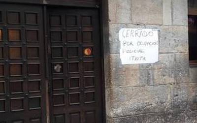 Polizia auzotik joan dadila eskatu dute Iruñeko Alde Zaharreko bizilagunek